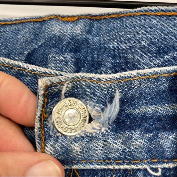 Levi's Women's Quad Button Straight Leg Hi Rise Medium Wash Denim Jeans - Picture 3 of 12